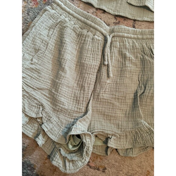 Womens New In Sage Green Set Size Small Button Shirt Ruffle Shorts - Picture 3 of 8